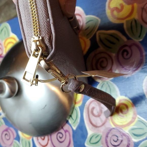 Mauve wallet zip closure wrist strap bow detail 3 sections - Picture 5 of 10